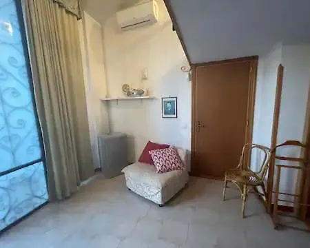 La Dacia Di Gina Ravello